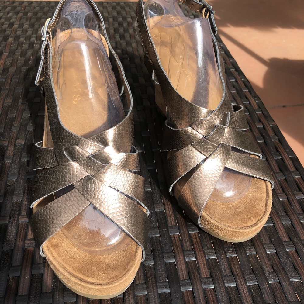 Aerosoles cork wedges, bronze, size 7.